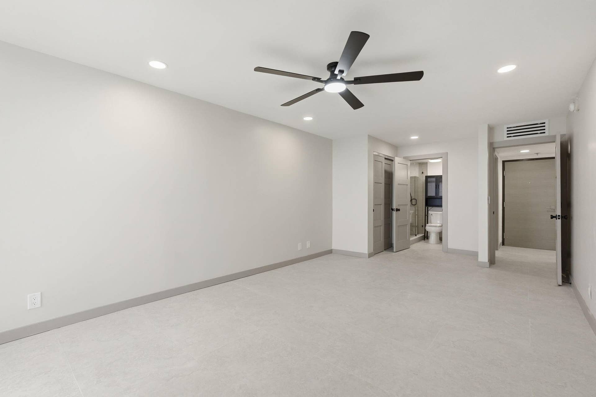 5-web-or-mls-5460_N_Ocean_Dr_Apt_6A_005