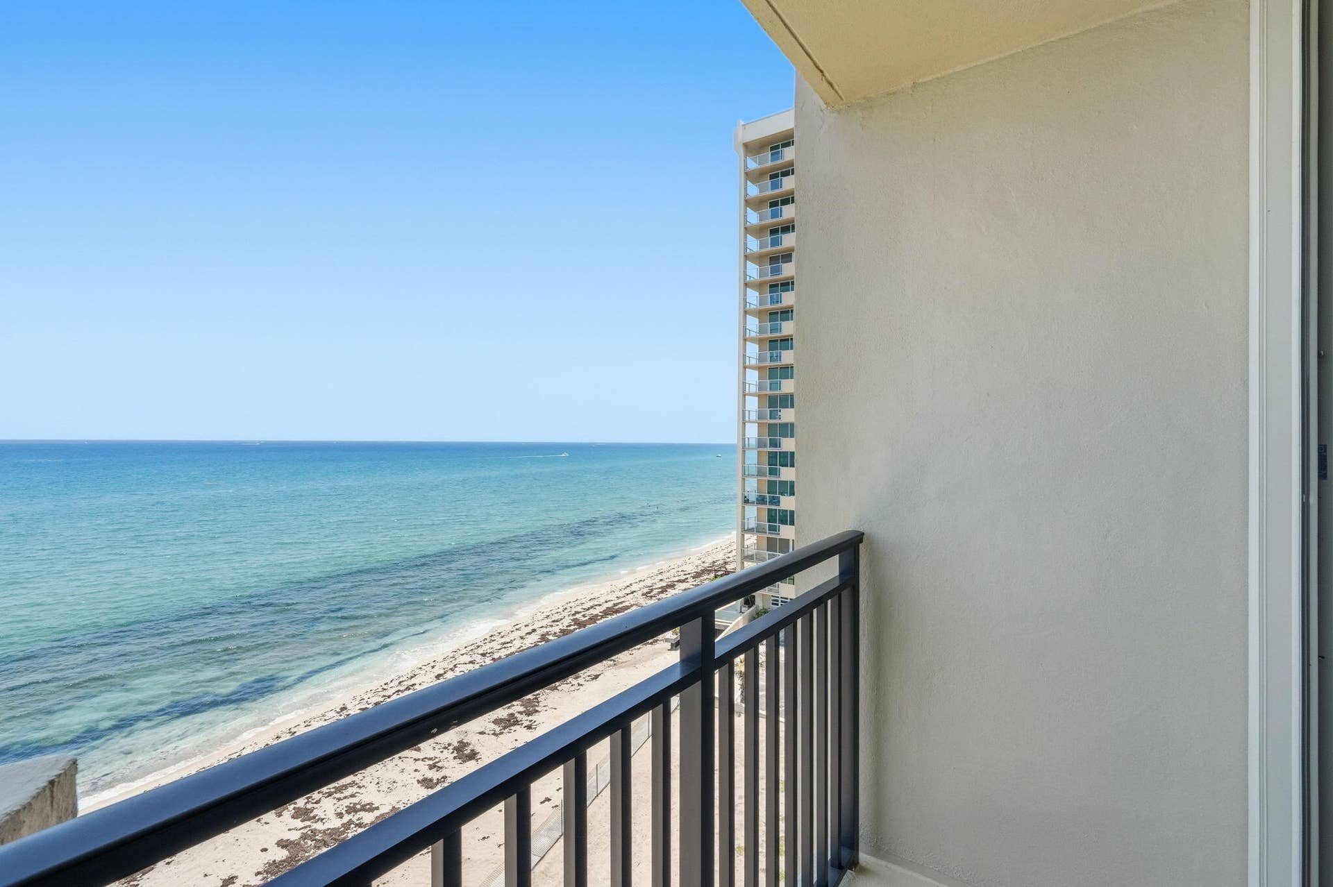 8-web-or-mls-5460_N_Ocean_Dr_Apt_6A_008