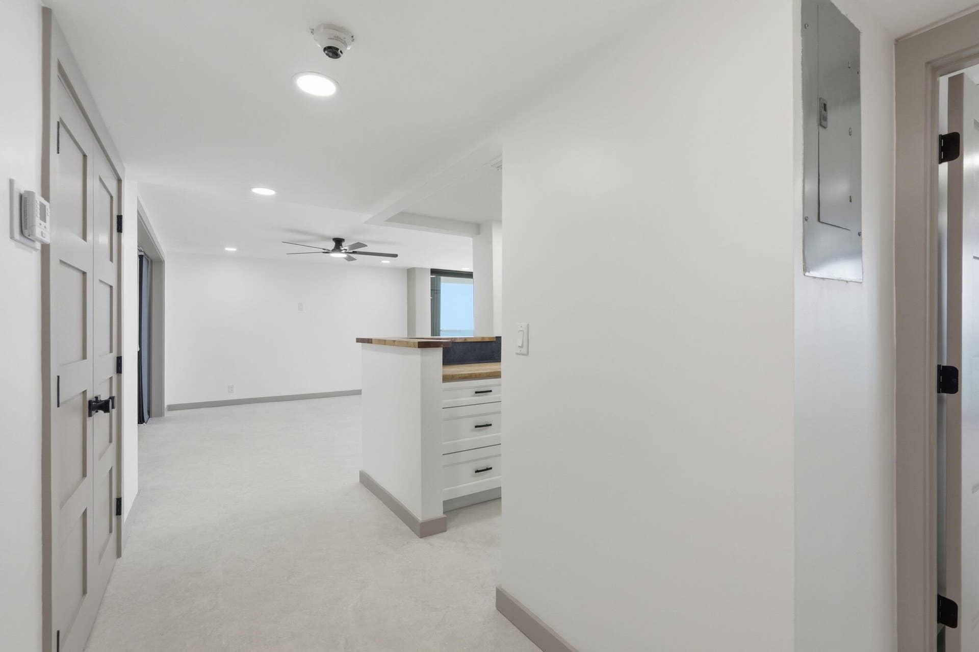 40-web-or-mls-5460_N_Ocean_Dr_Apt_6A_040