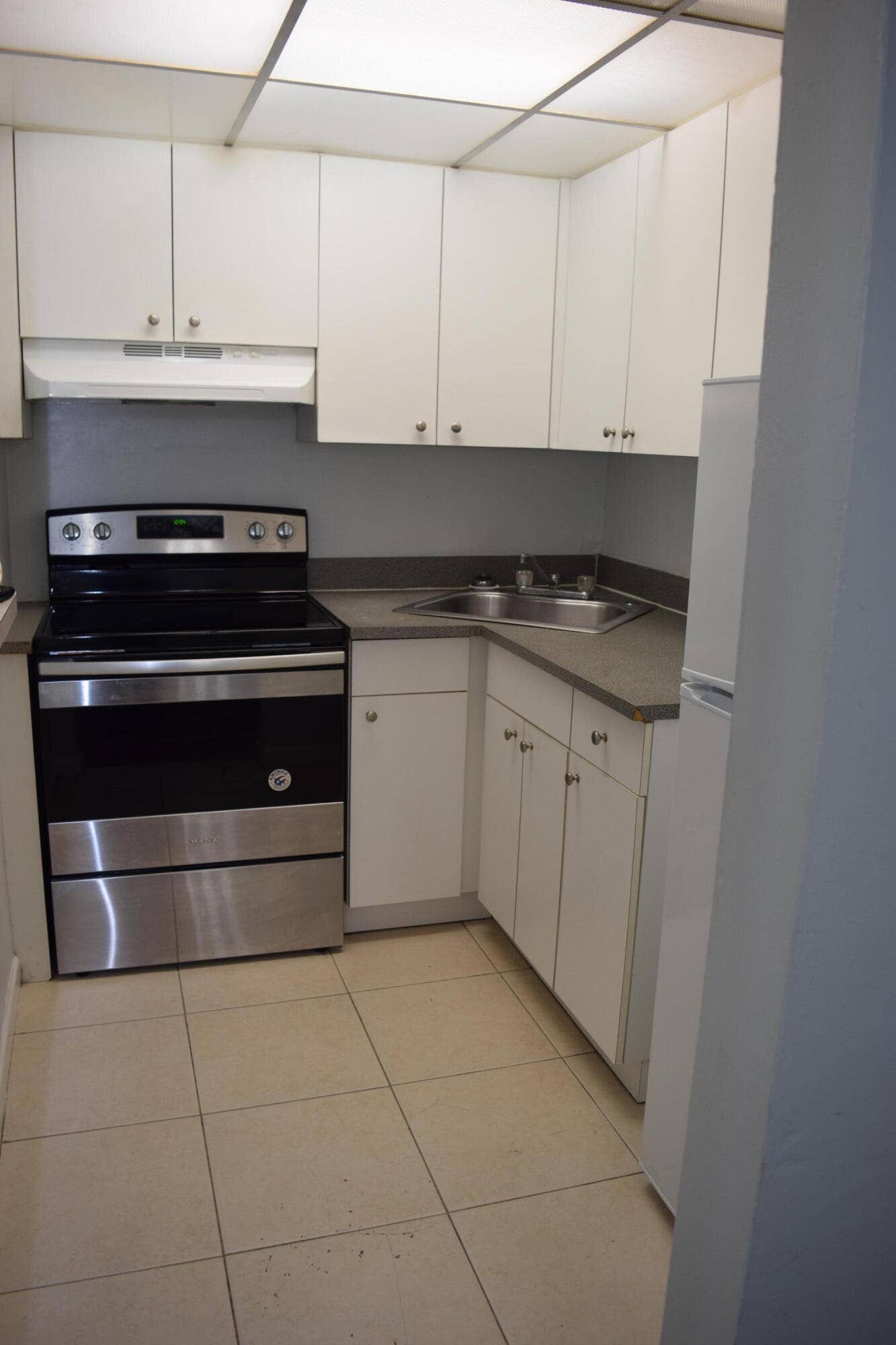 151 SE 6th Avenue, #14, Pompano Beach, FL 33060 Kitchen