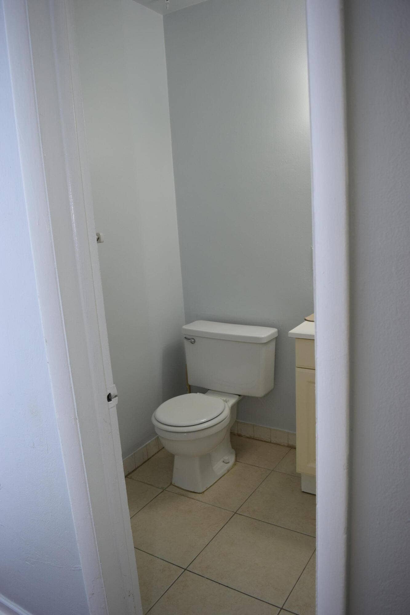 151 SE 6th Avenue, #14, Pompano Beach, FL 33060 Half Bathroom