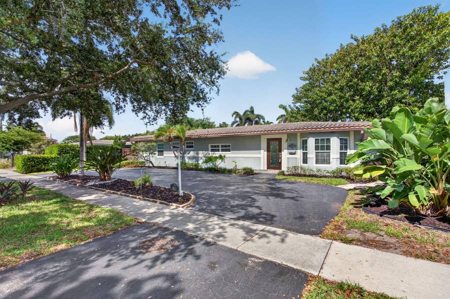 Property photo for 4931 NE 27th Avenue, Lighthouse Point, FL