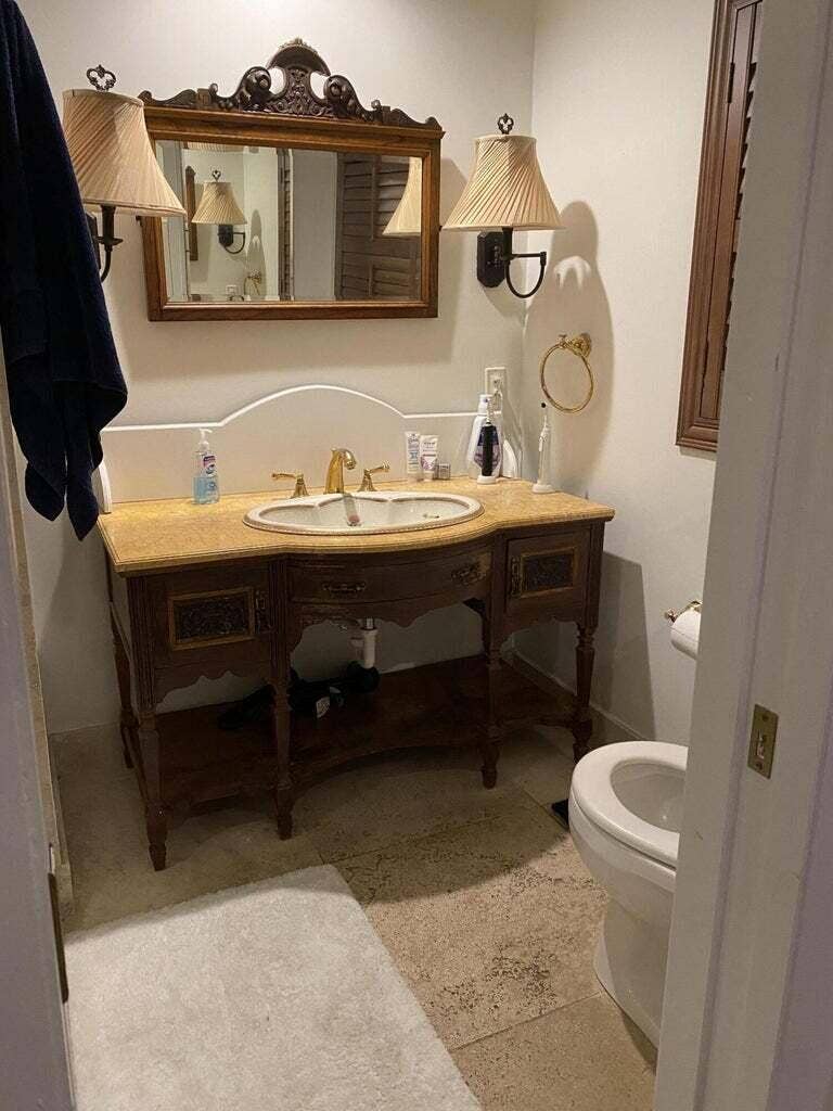 325 Sunset Drive, #A, Fort Lauderdale, FL 33301 master bath