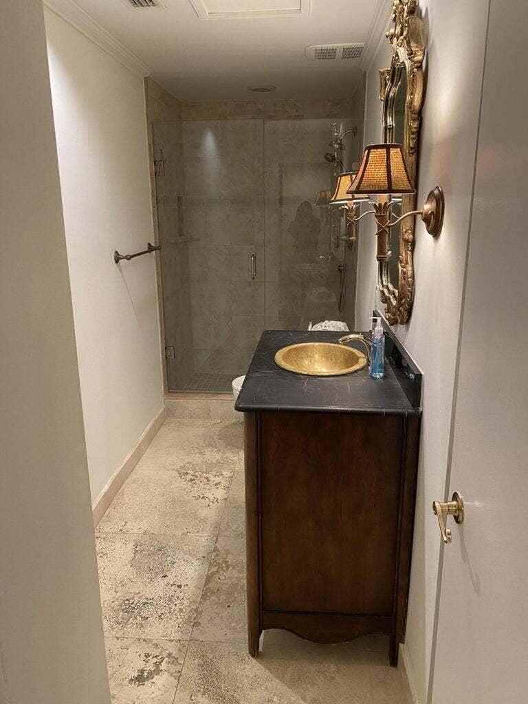 325 Sunset Drive, #A, Fort Lauderdale, FL 33301 guest bath