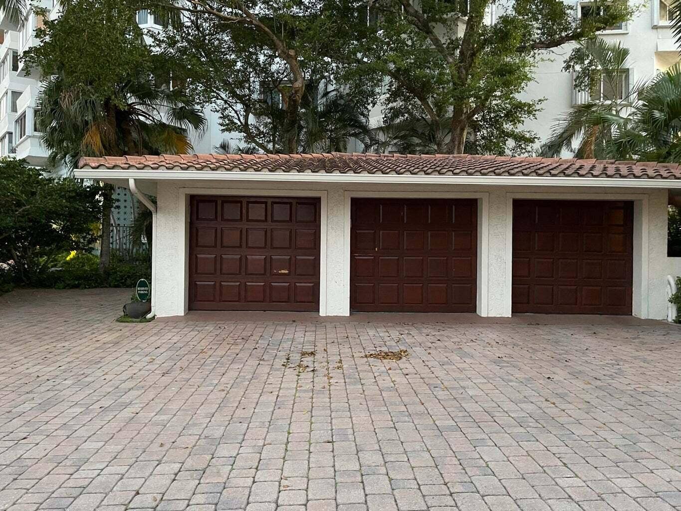 325 Sunset Drive, #A, Fort Lauderdale, FL 33301 garage