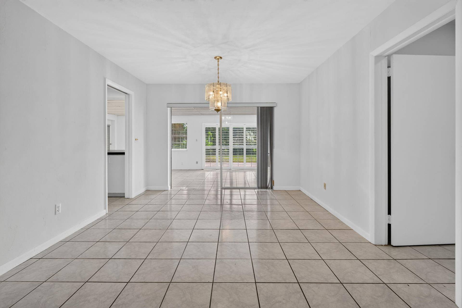 842 Fathom Road W, North Palm Beach, FL 33408 Dinning