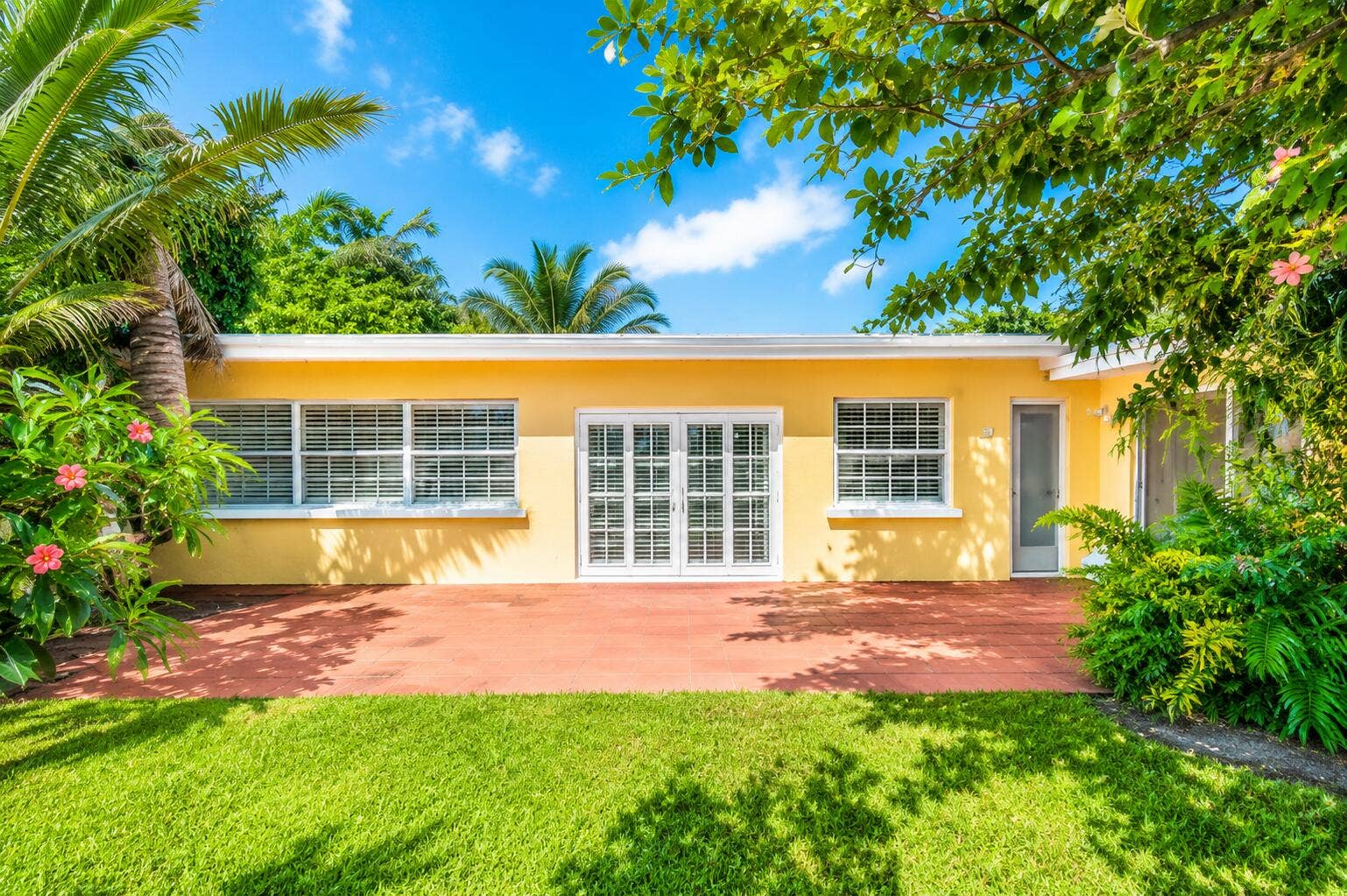 842 Fathom Road W, North Palm Beach, FL 33408 large yard