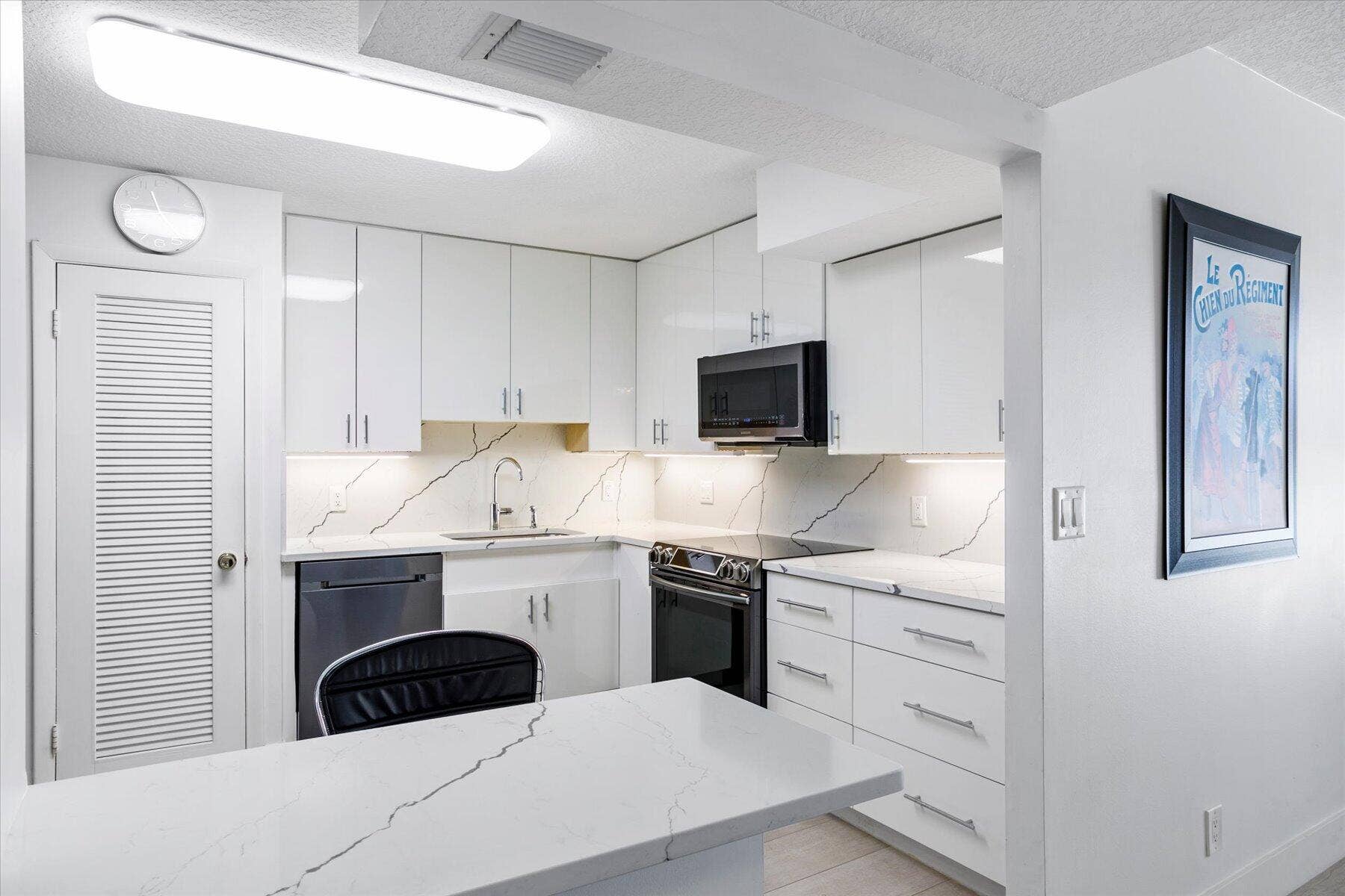 2860 S Ocean Boulevard, #216, Palm Beach, FL 33480 Kitchen with serving counter