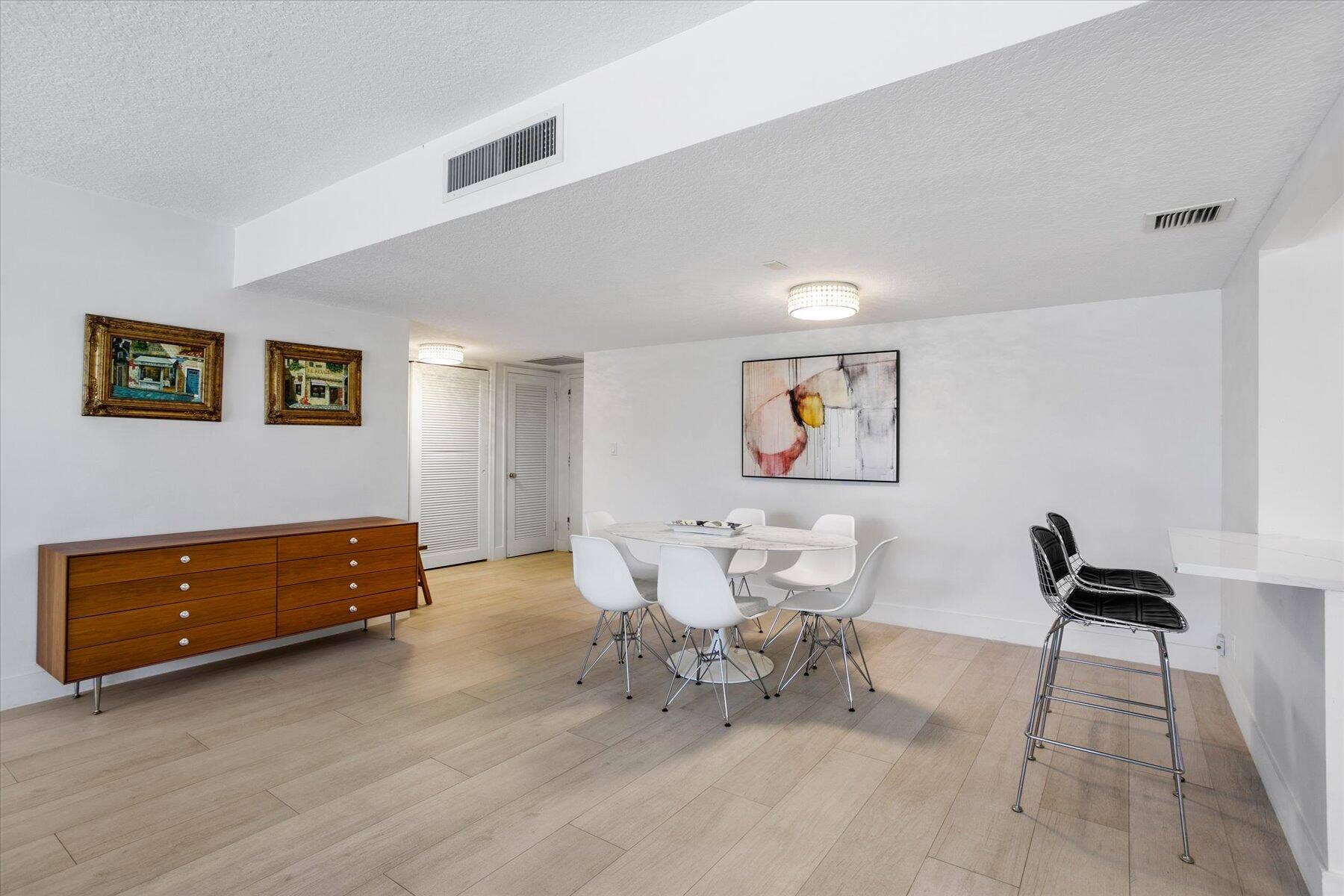 2860 S Ocean Boulevard, #216, Palm Beach, FL 33480 Dinning