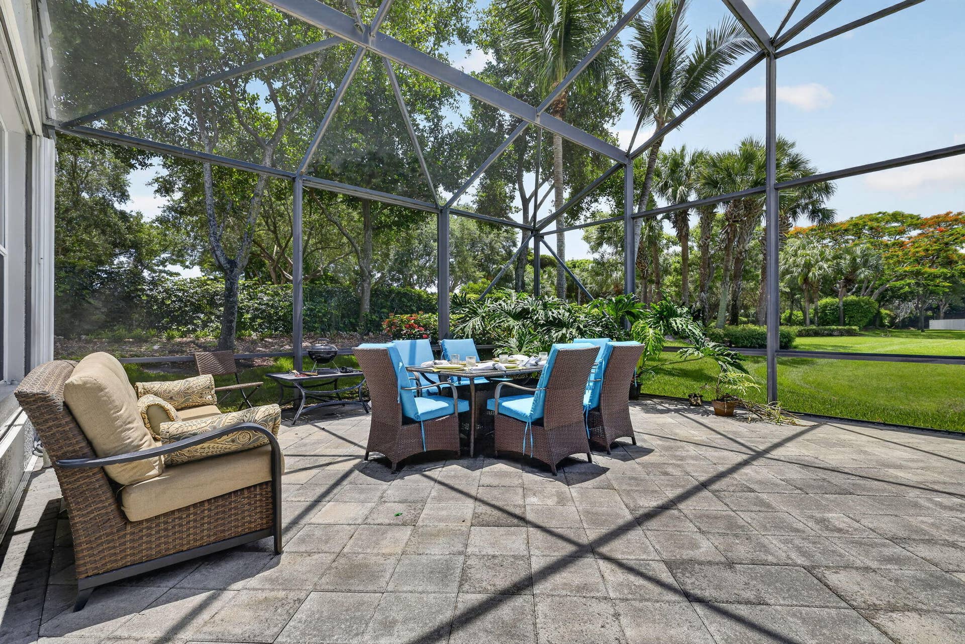 Large Covered Patio-Fabulous Home for Entertaining Family & Friends