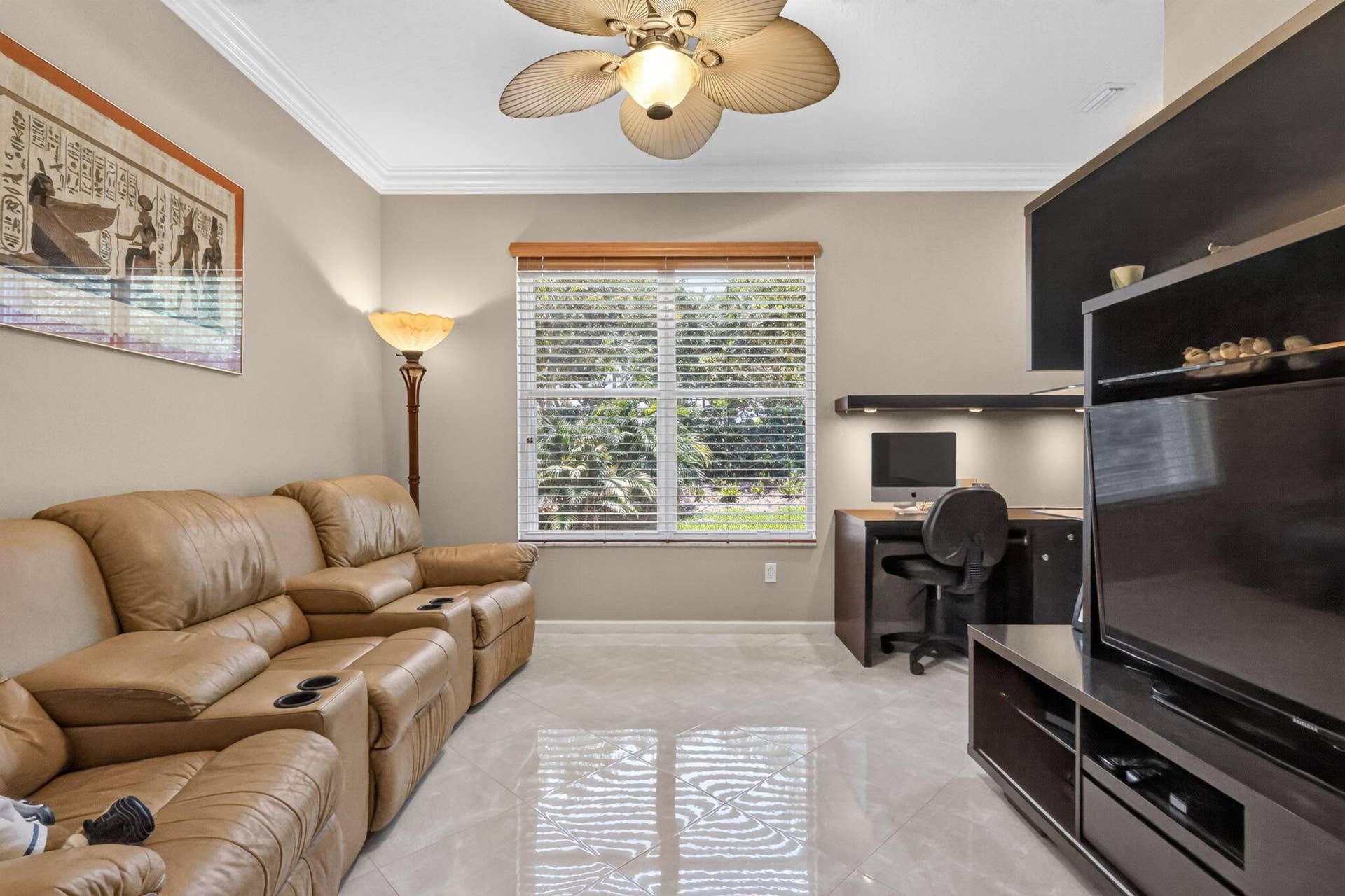 Spacious Den/4th Bedroom