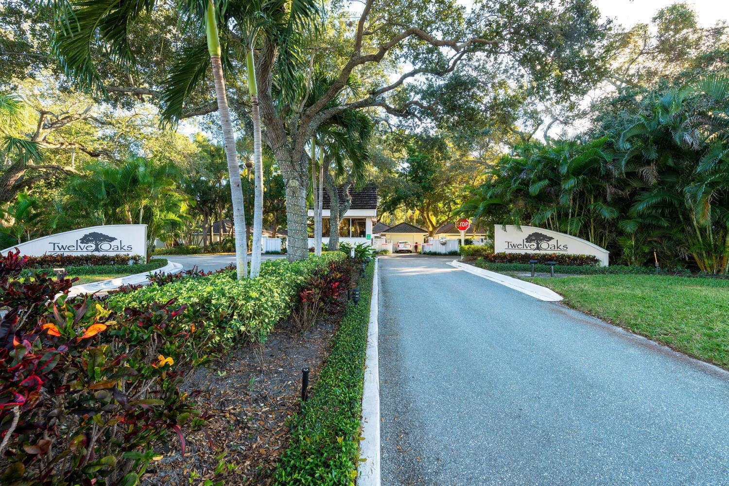 11335 Twelve Oaks Way, North Palm Beach, FL 33408 Entrance