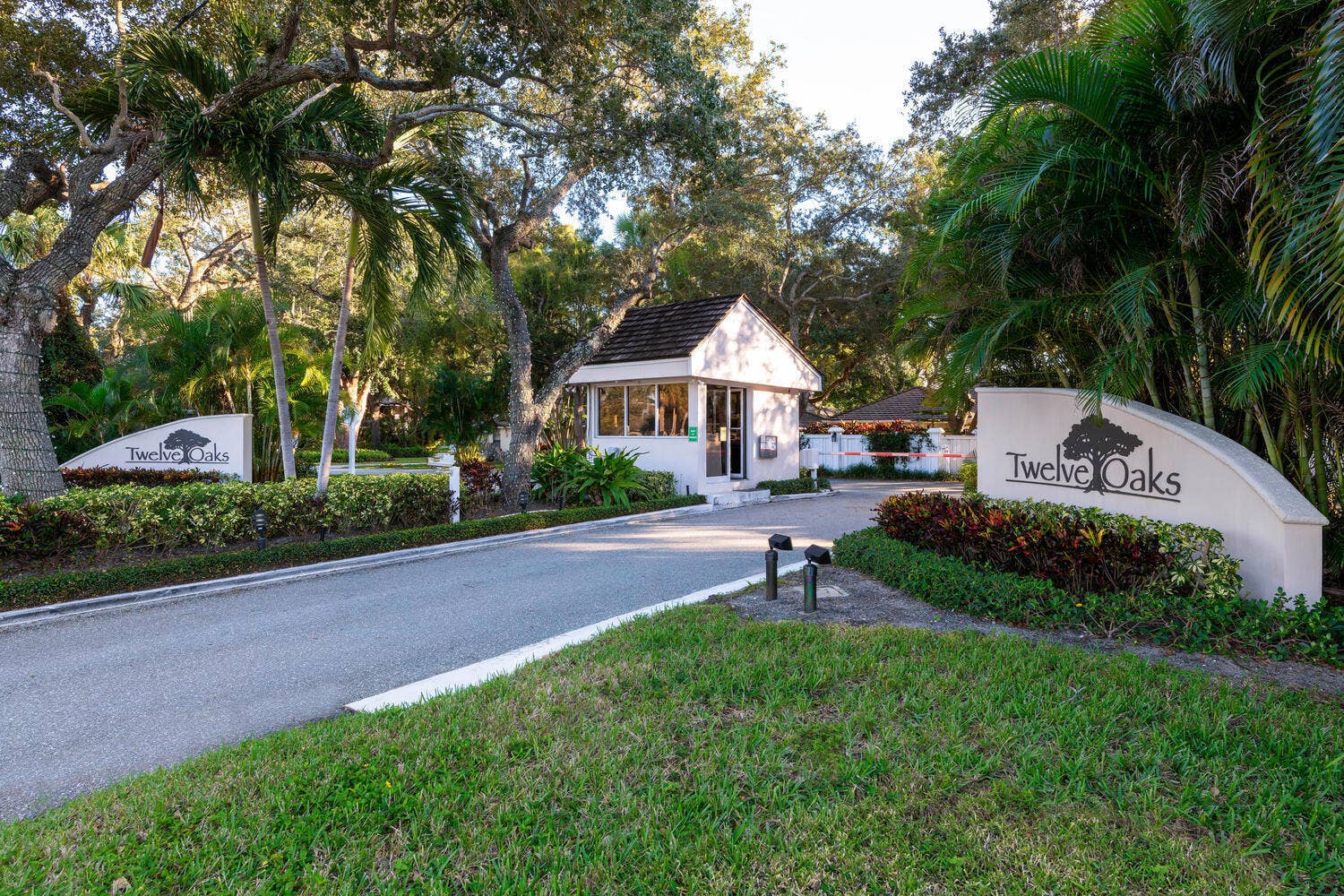 11335 Twelve Oaks Way, North Palm Beach, FL 33408 Entrance