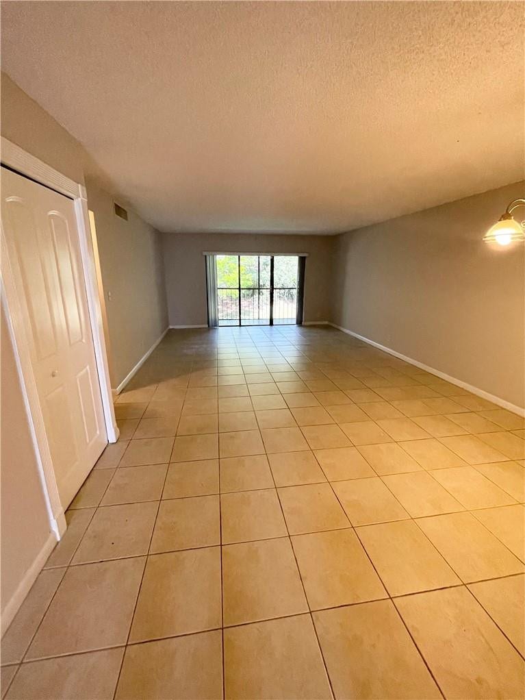 197 Lakeview Drive, #202, Weston, Weston, FL 33326 Livingroom