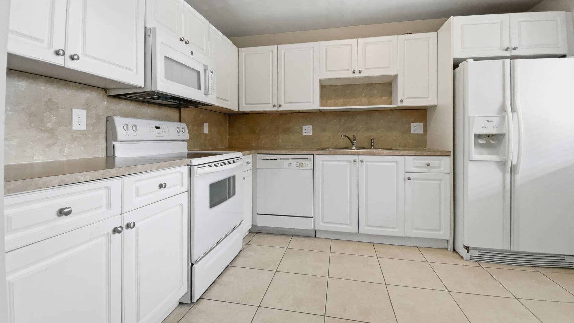 197 Lakeview Drive, #202, Weston, Weston, FL 33326 Kitchen