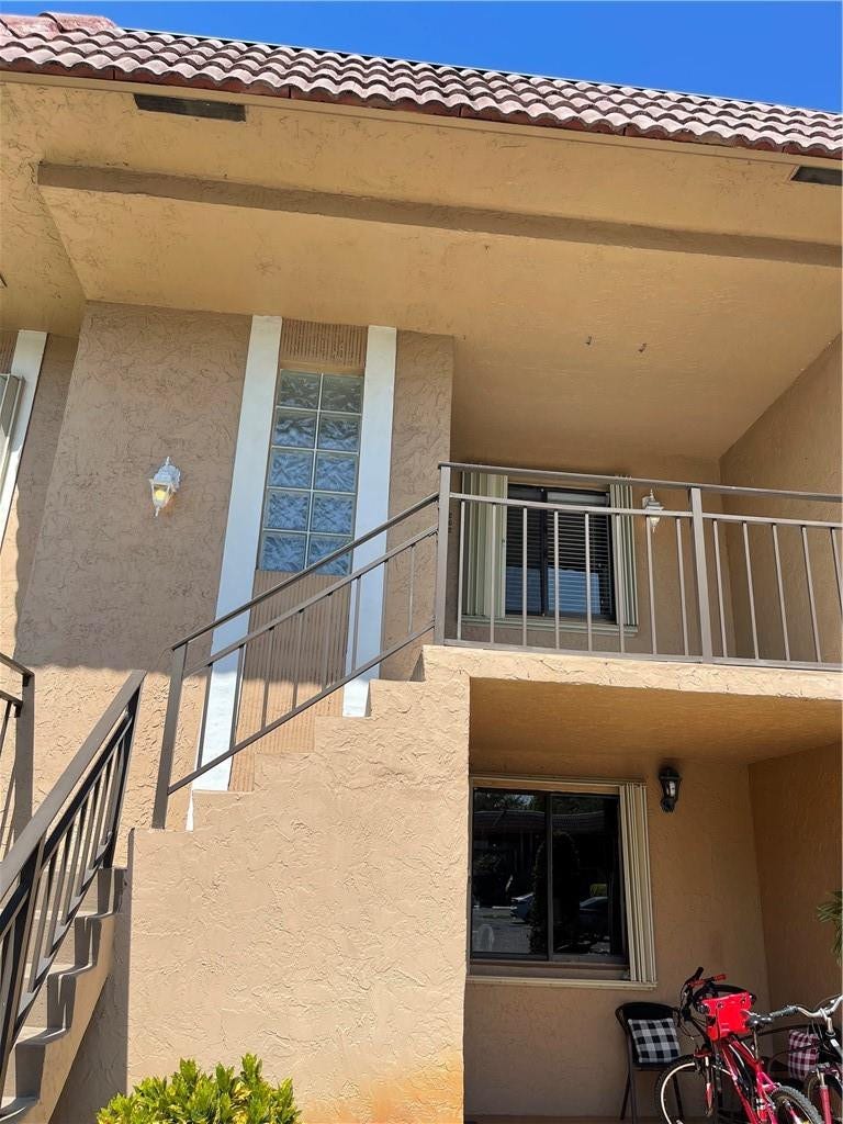 197 Lakeview Drive, #202, Weston, Weston, FL 33326 Front Exterior