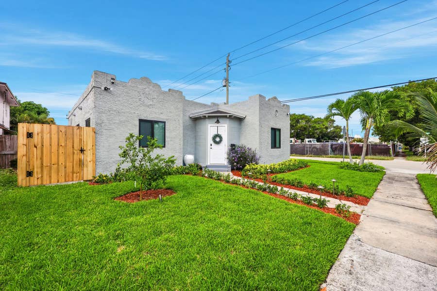 Property photo for 424 Putnam Road, West Palm Beach, FL