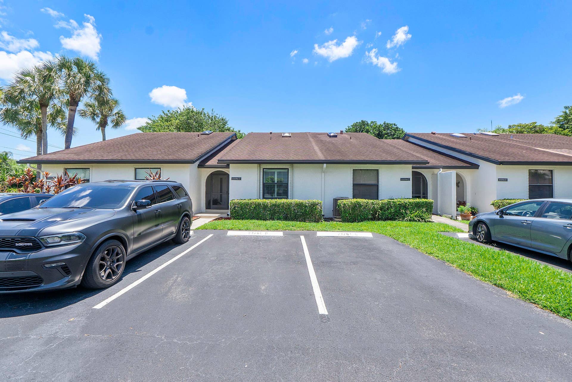 2 Parking Spots