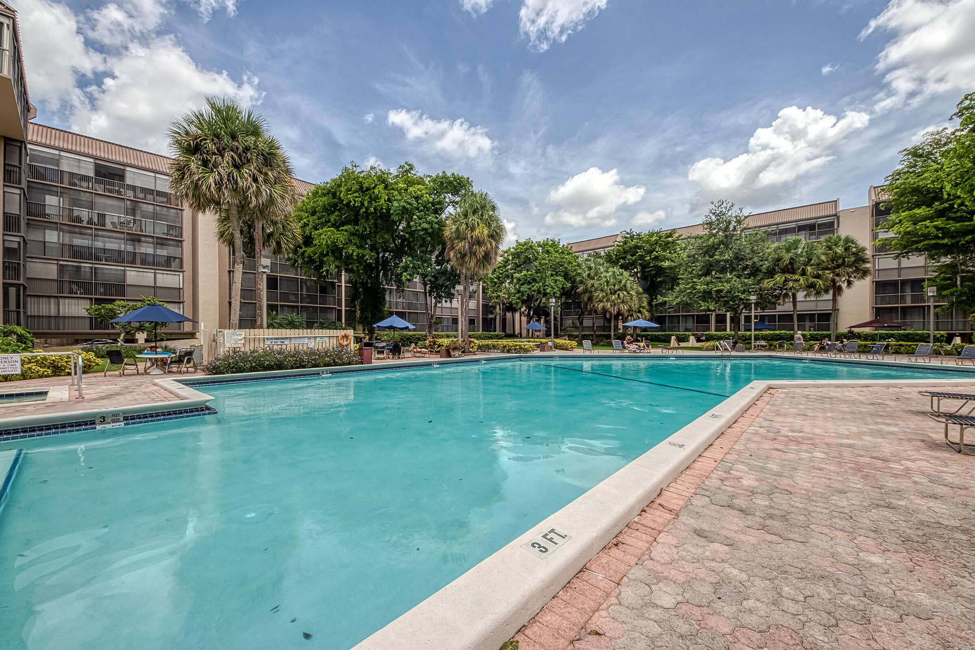 2818 N 46th Avenue, #K387, Hollywood, FL 33021 pool (2)