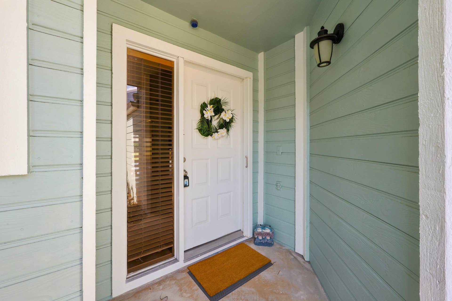 5266 Sapphire Valley, Boca Raton, FL 33486 Welcome home to this beautifully maintained townhome in the gated community of Fairfield, featuring a private driveway, one-car garage, and lush tropical landscaping in the heart of Boca Raton.