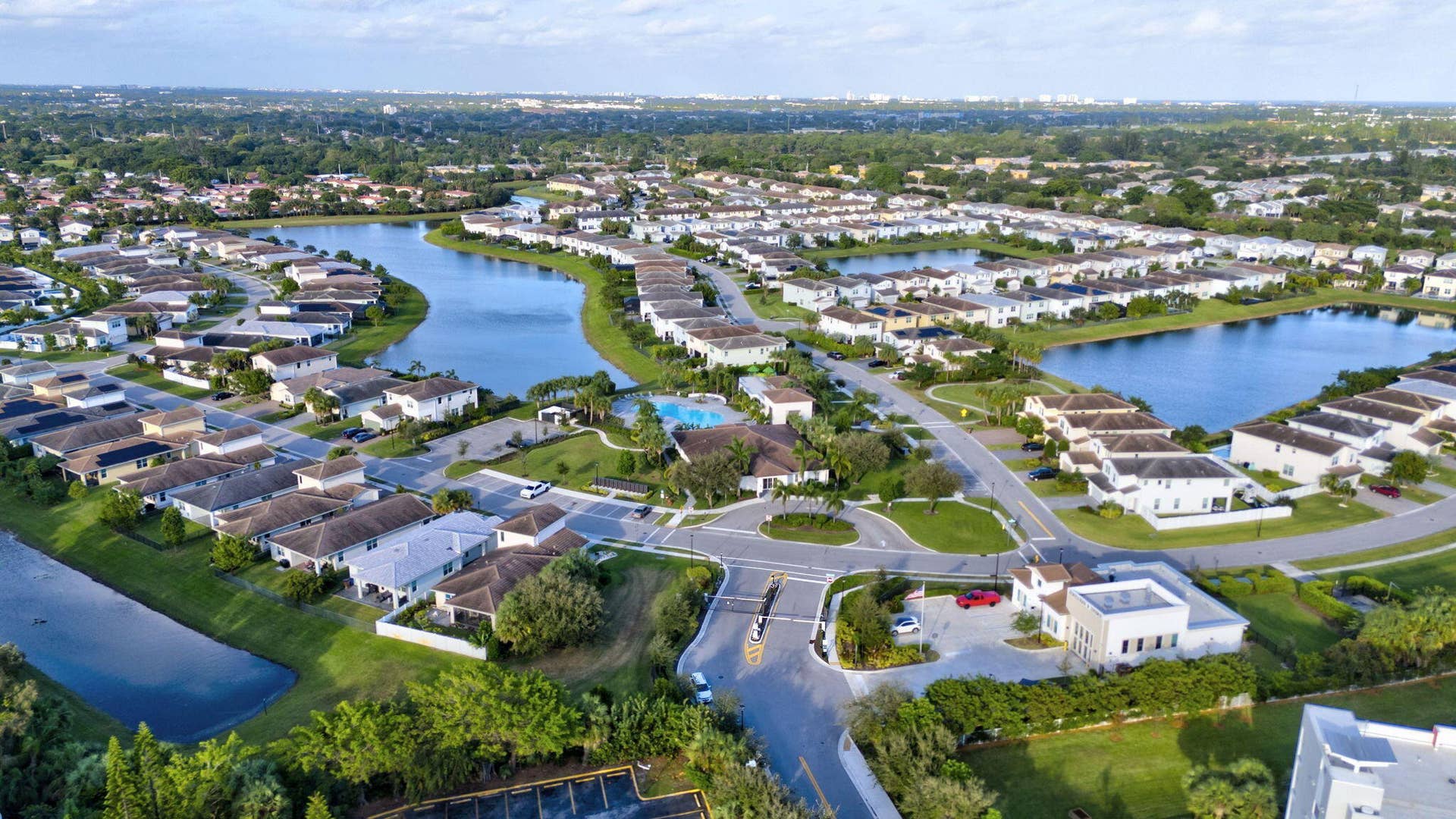 4206 Rosa Drive, Deerfield Beach, FL 33064 76-web-or-mls-DJI_20241114160120_0852_D_