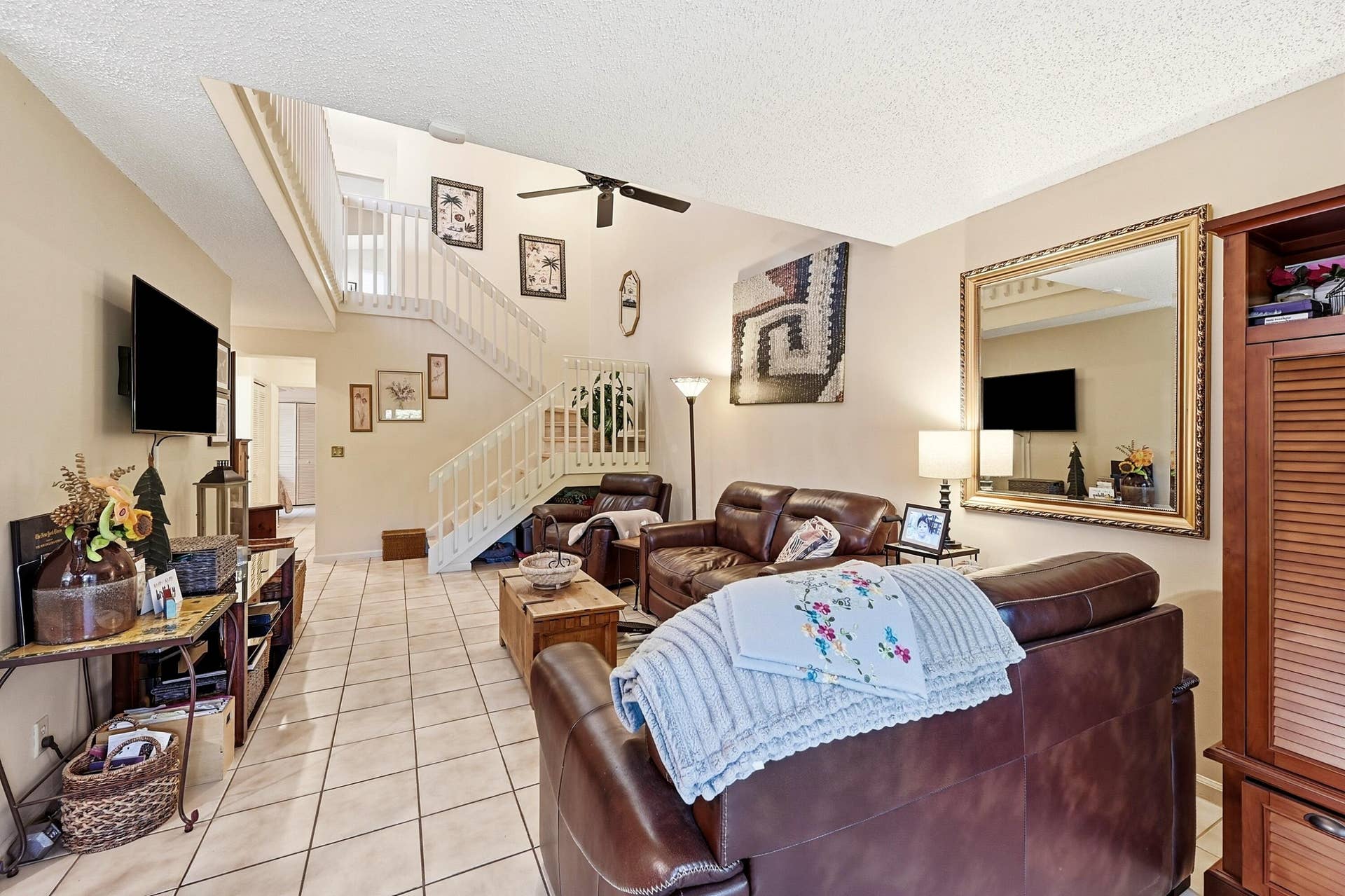 2118 Discovery Circle W, Deerfield Beach, FL 33442 08_living room