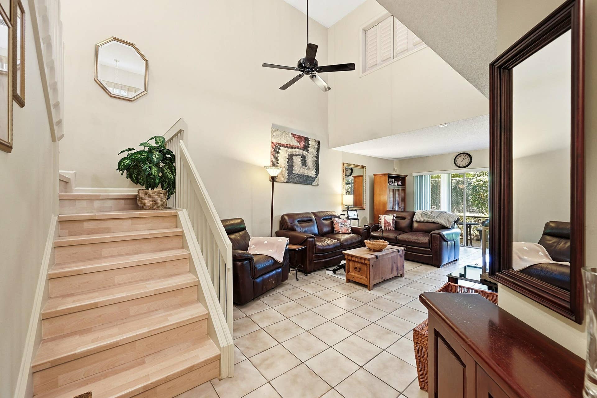2118 Discovery Circle W, Deerfield Beach, FL 33442 05_foyer