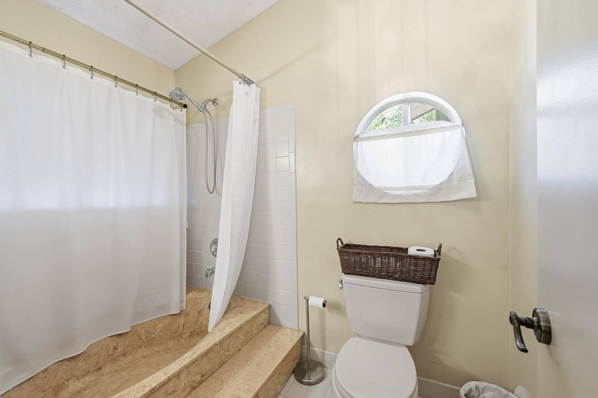 2118 Discovery Circle W, Deerfield Beach, FL 33442 20_primary bathroom