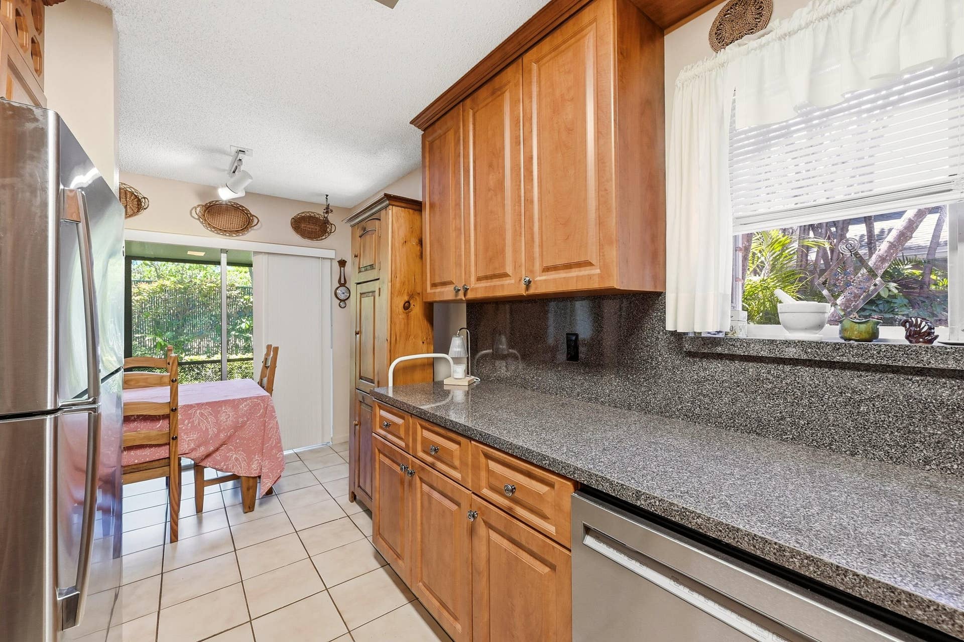 2118 Discovery Circle W, Deerfield Beach, FL 33442 13_kitchen