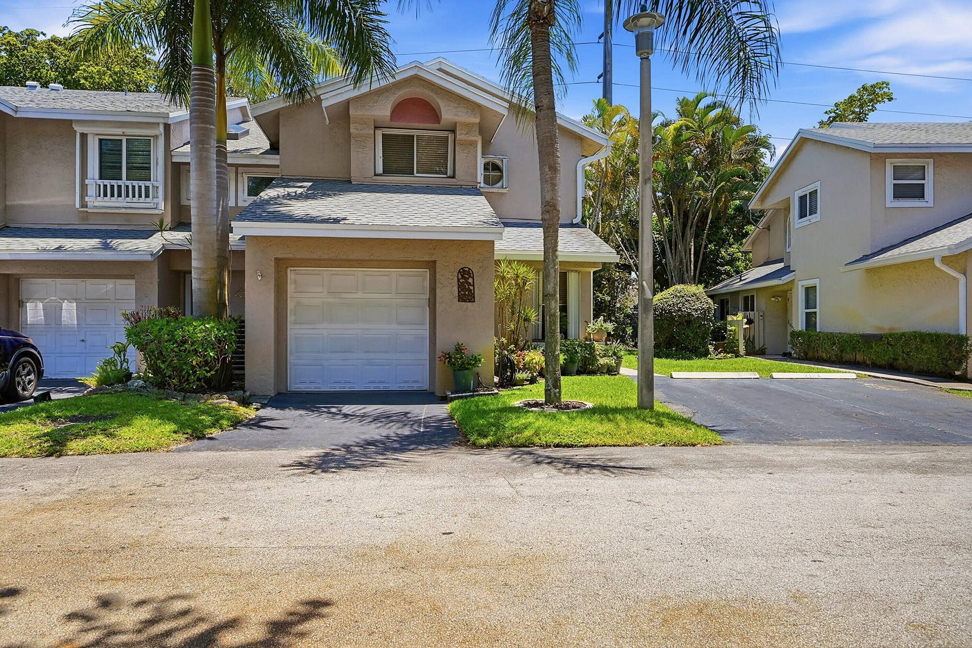 2118 Discovery Circle W, Deerfield Beach, FL 33442 02_front