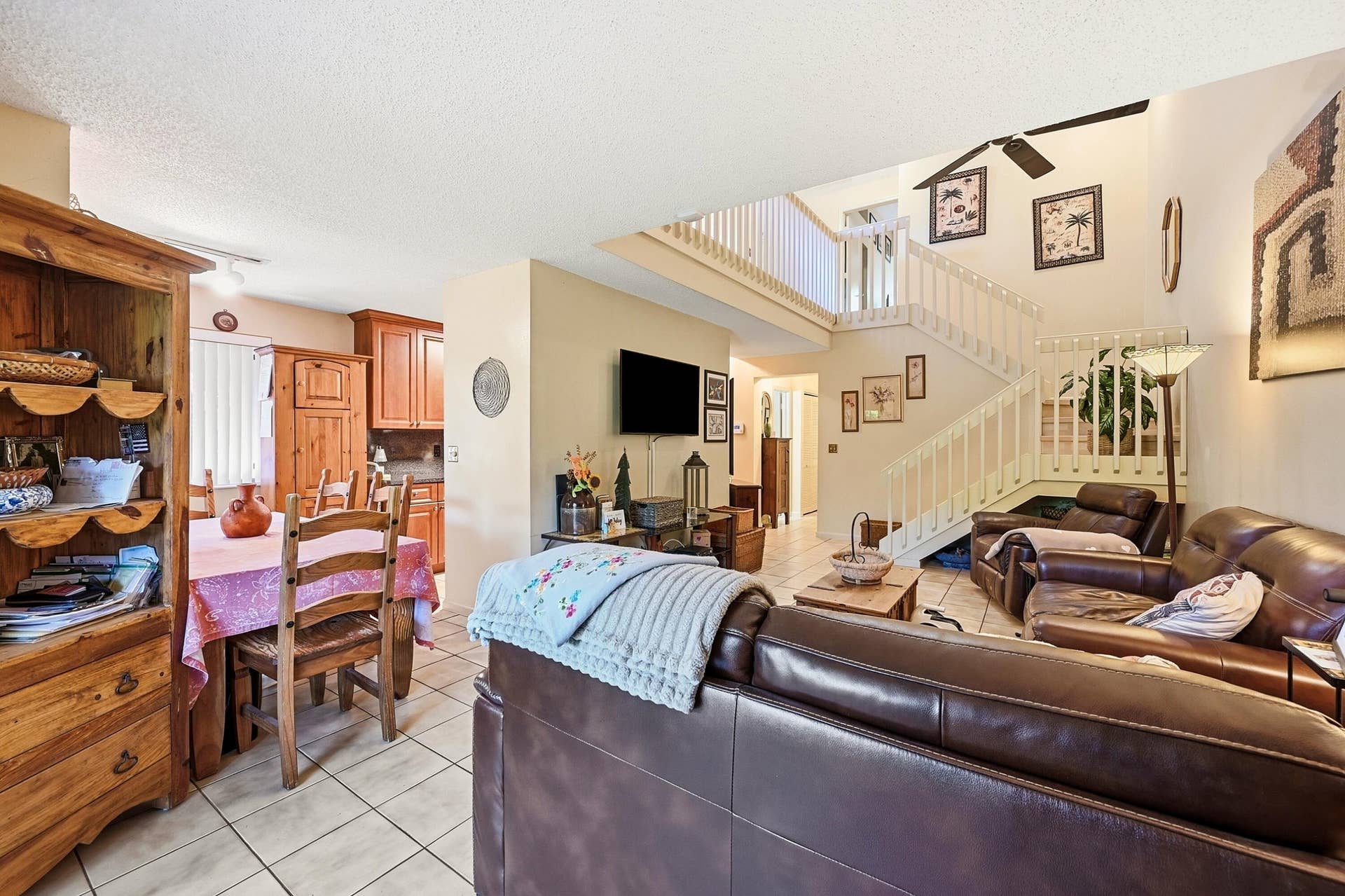 2118 Discovery Circle W, Deerfield Beach, FL 33442 07_living room