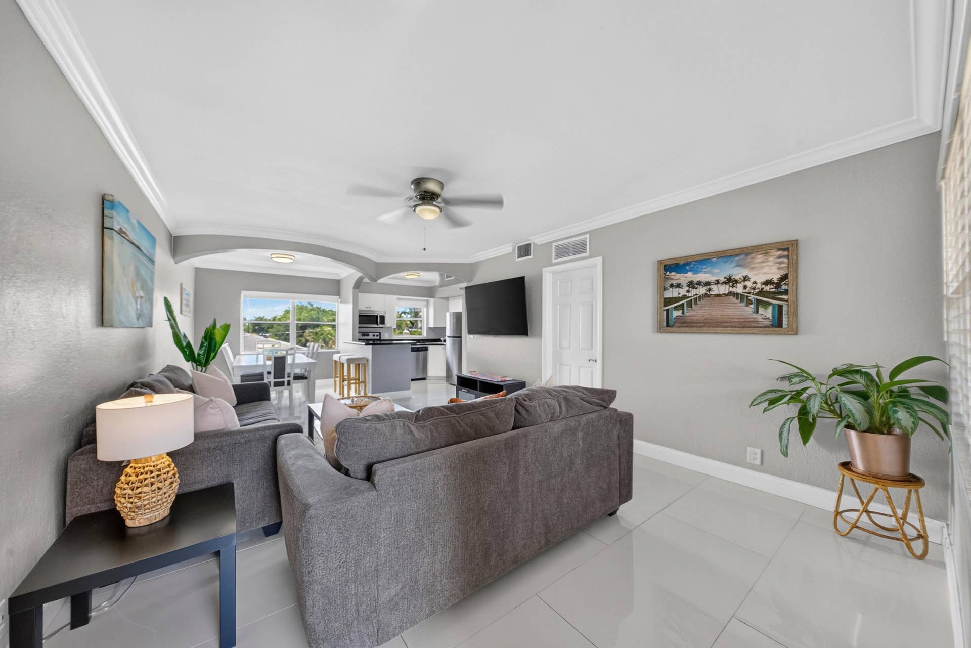 016-030-Living Room-4000x2668
