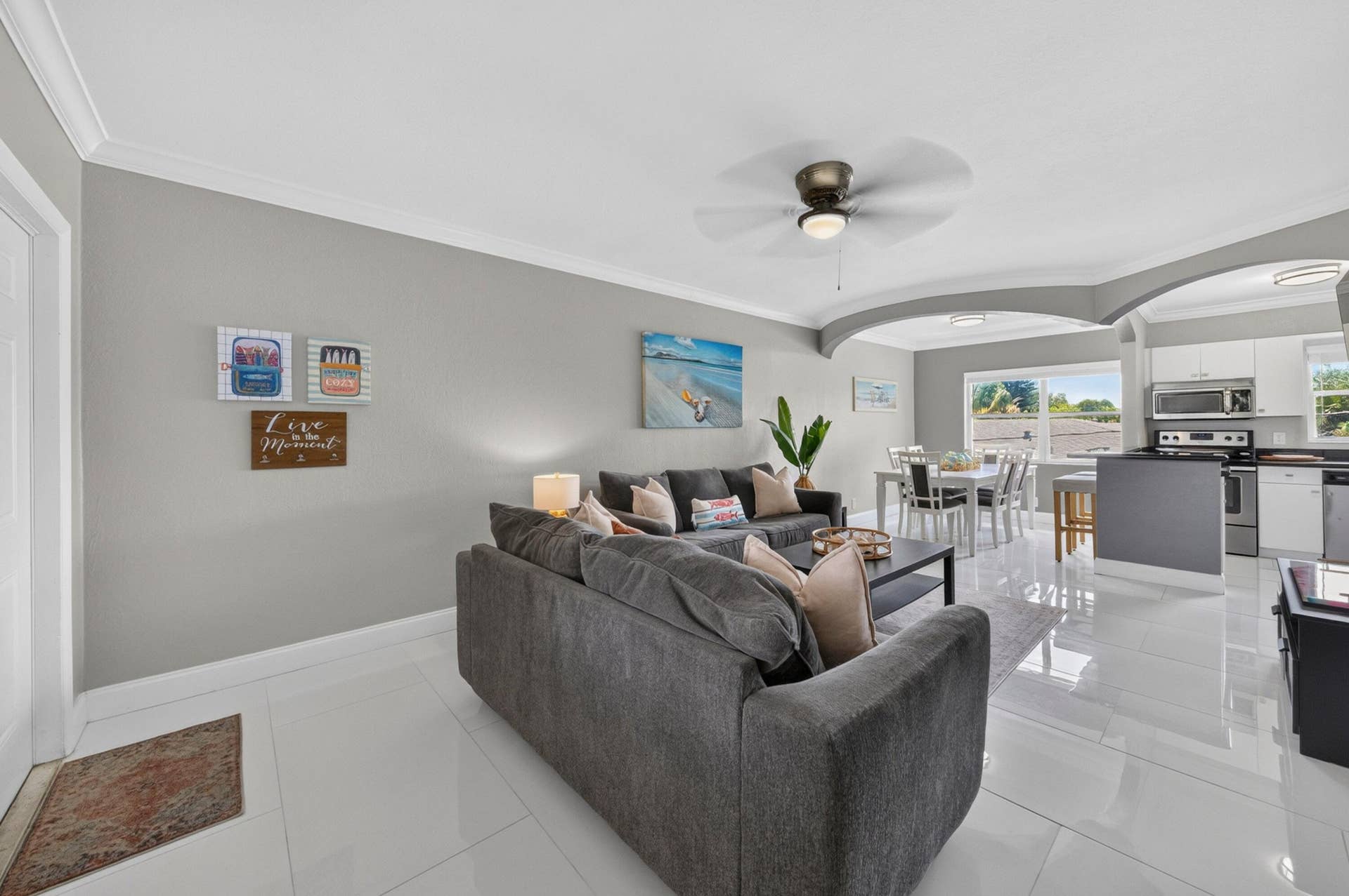 015-019-Living Room-4000x2662