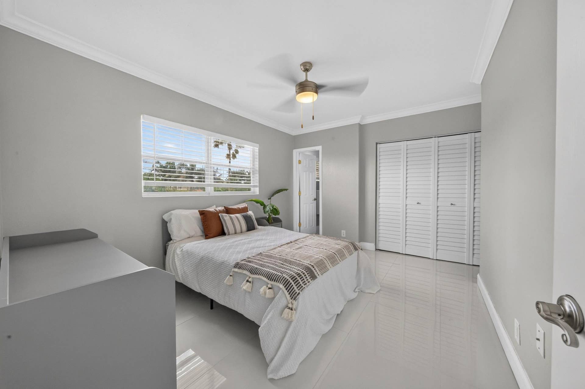 019-010-Bedroom-4000x2660