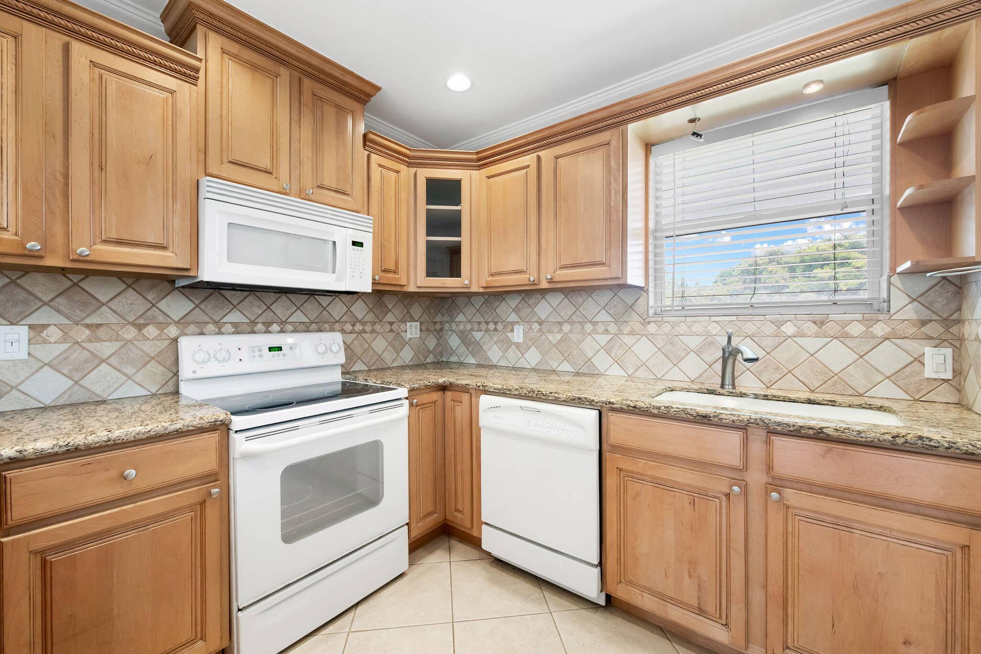 2748 NE 28th Avenue, #20, Lighthouse Point, FL 33064 10-web-or-mls-DSC_7303
