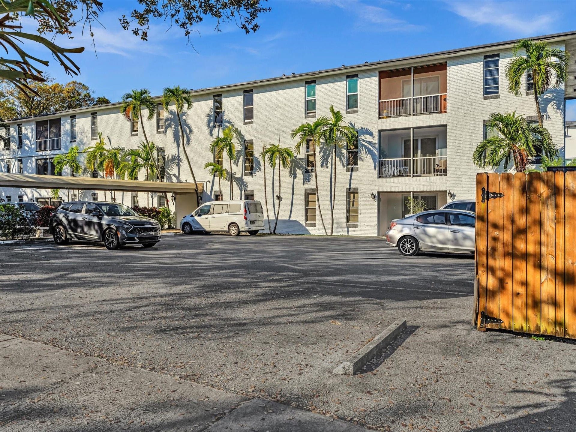 215 NE 16th Avenue, #203, Fort Lauderdale, FL 33301 Photo 4