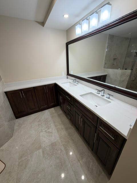 140 Inlet bathroom 3 vanity