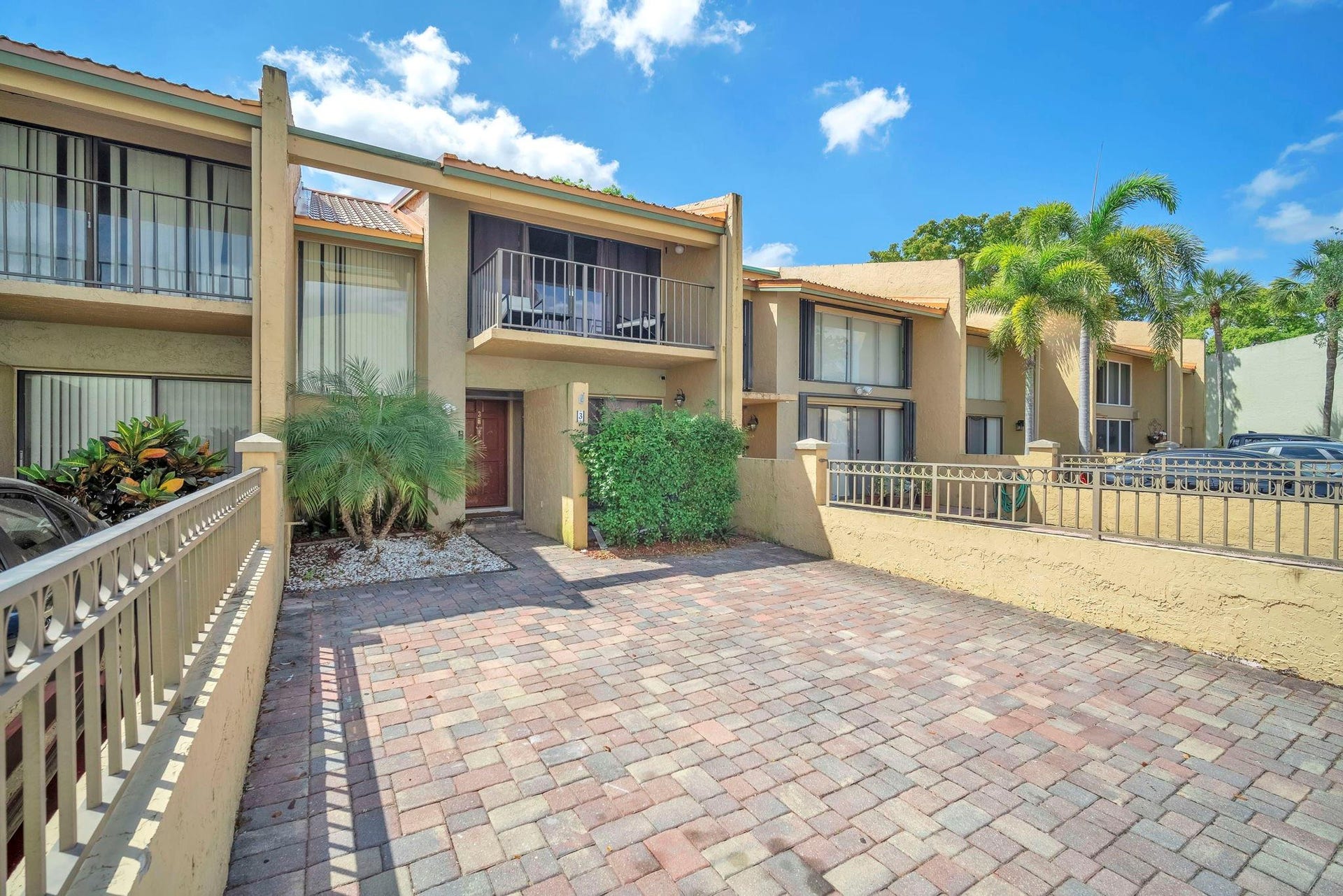 740 E Coco Plum Circle, #3, Plantation, Plantation, FL 33324 Photo 3