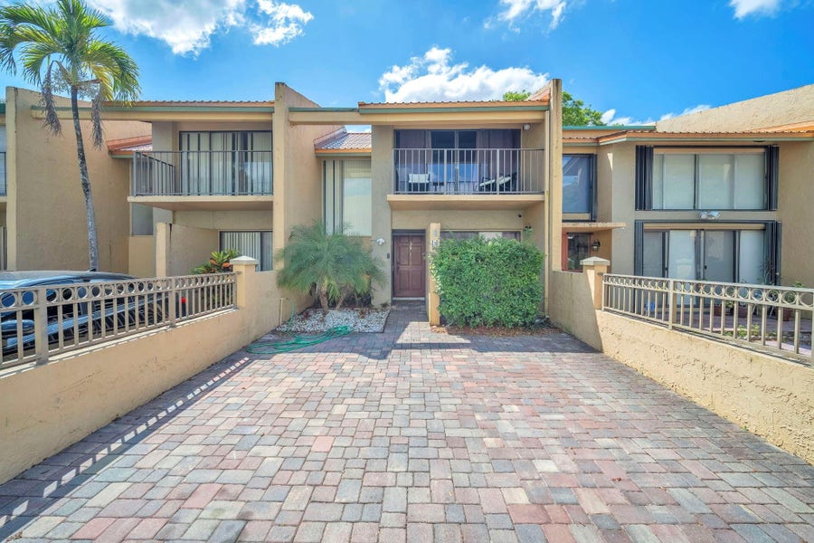 Property photo for 740 E Coco Plum Circle, #3, Plantation, FL