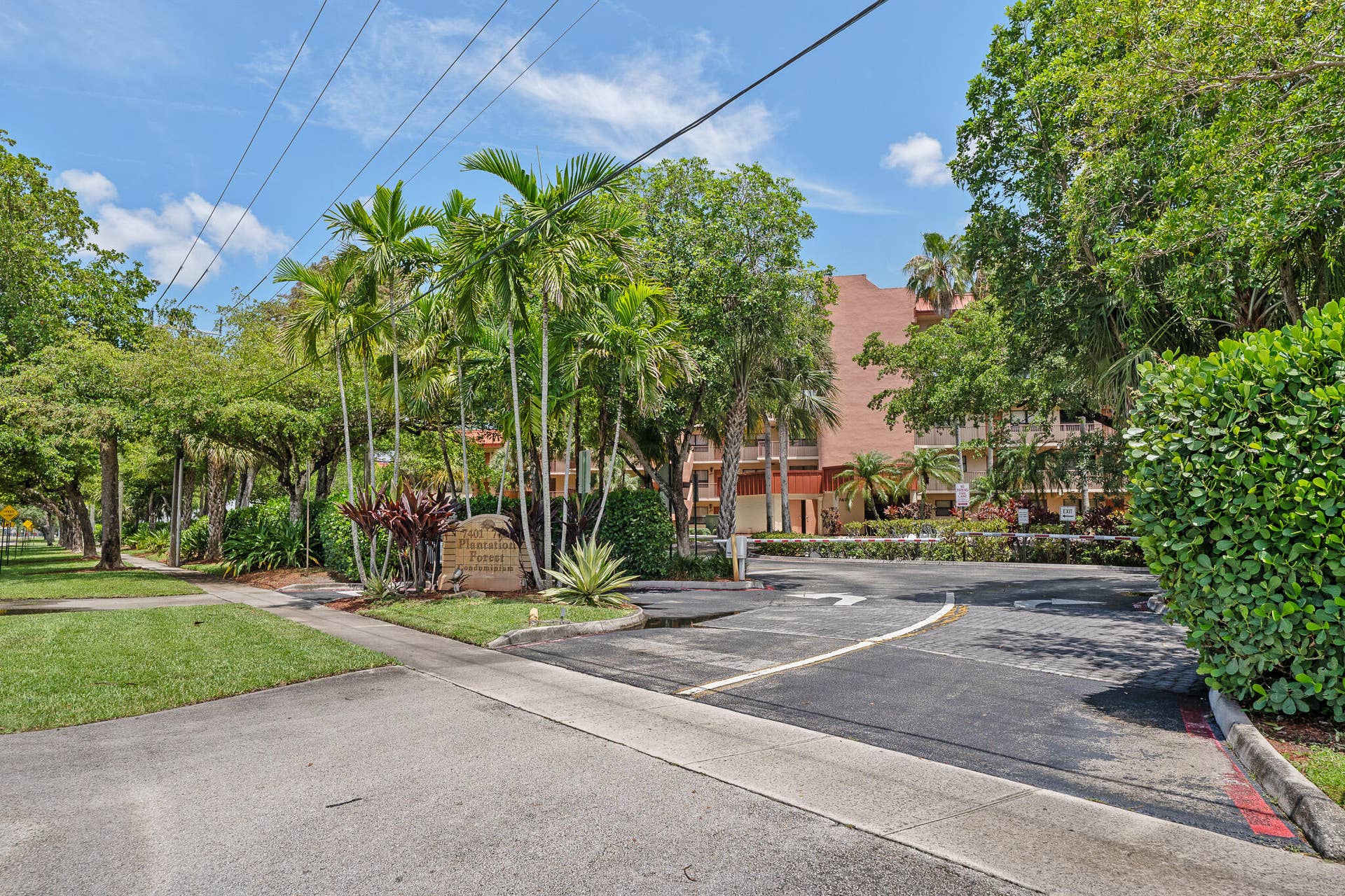 7401 NW 16th Street, #102, Plantation, FL 33313 2