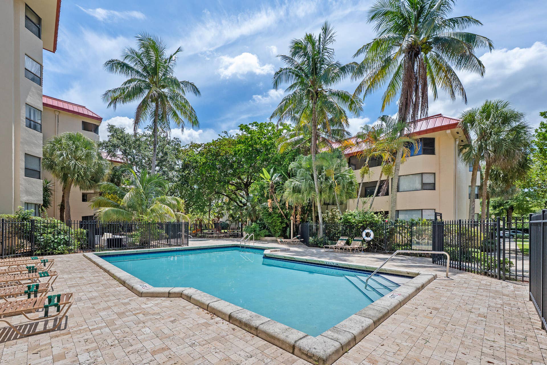 7401 NW 16th Street, #102, Plantation, FL 33313 32