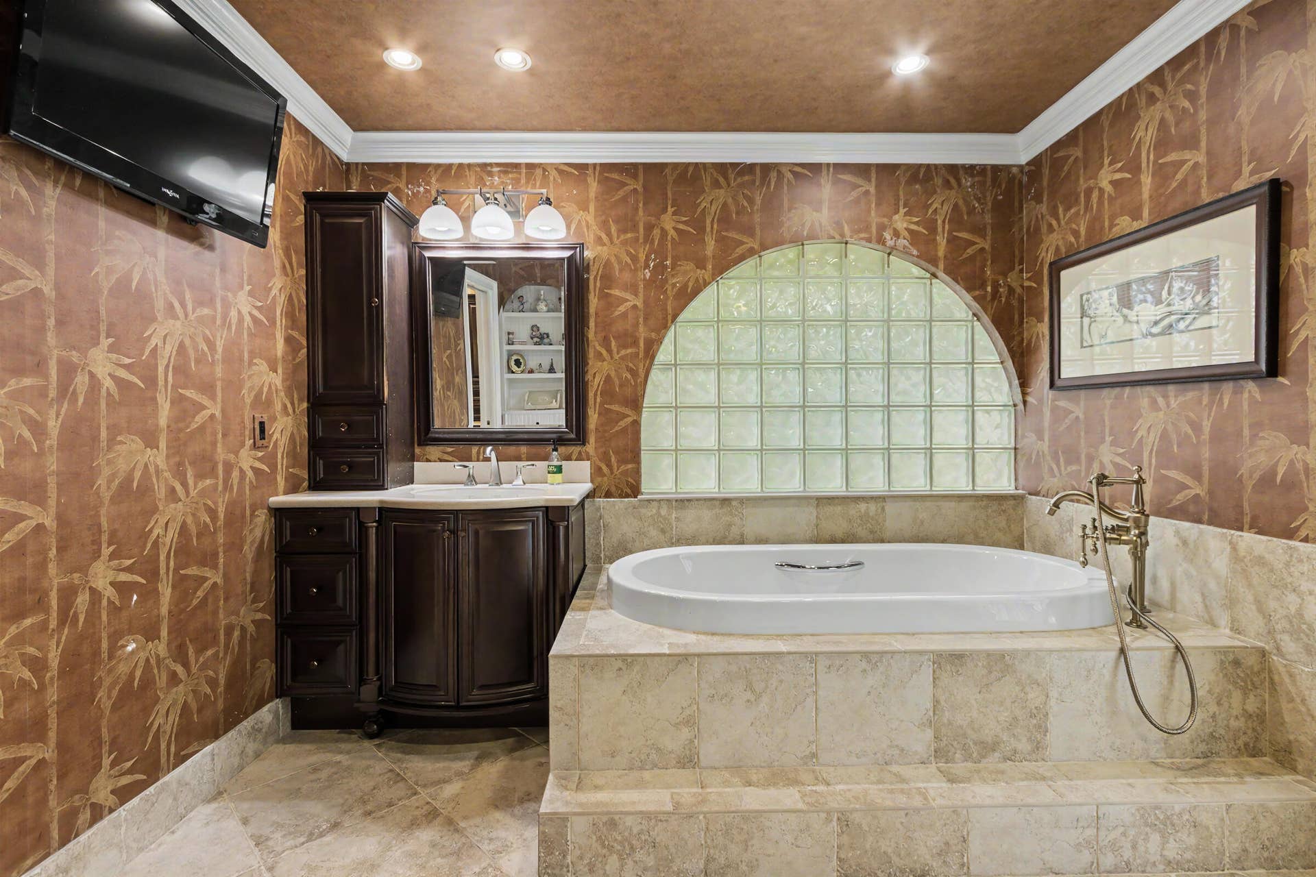 8255 NW 51st Court, Coral Springs, FL 33067 Roman Jetted Tub in Primary Bathroom
