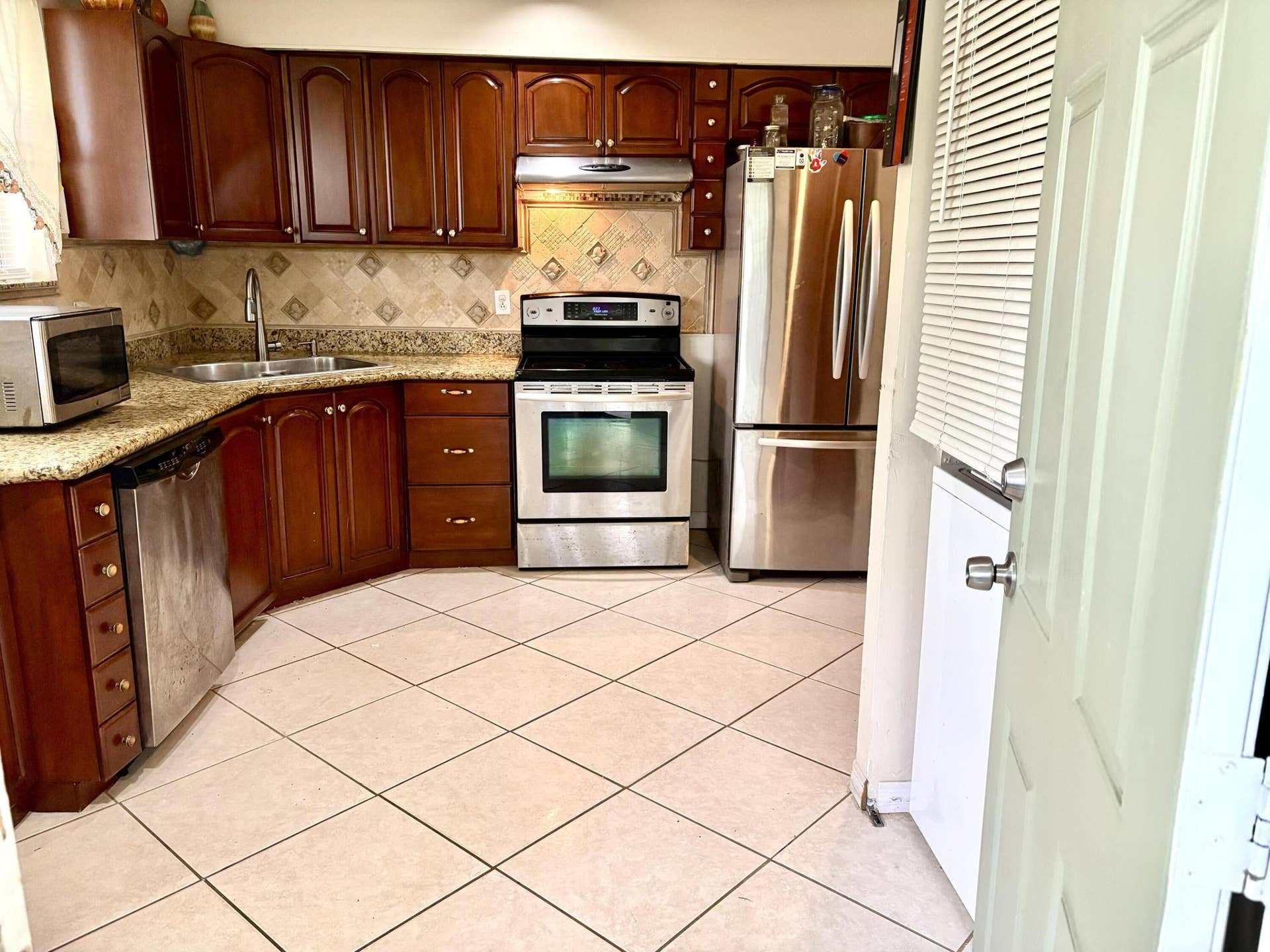 6940 NW 14th Court NW, Plantation, FL 33313 13
