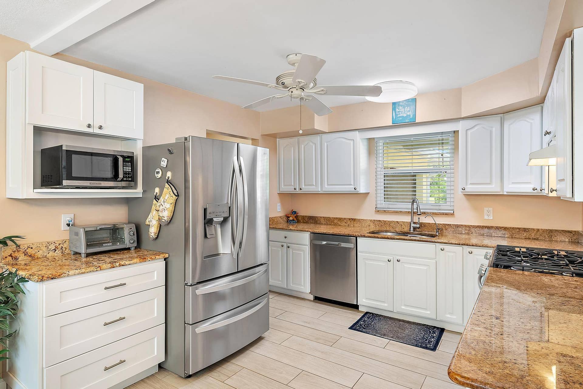 1211 Dolphin Road, Riviera Beach, FL 33404 1211 Dolphin kitchen