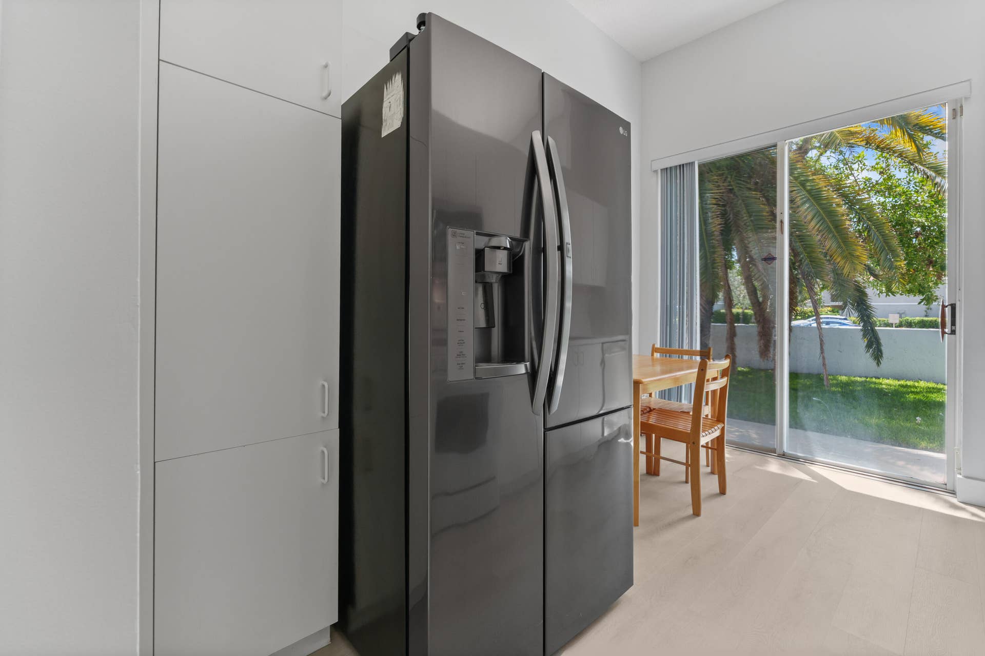 13452 NW 5th Court, Plantation, FL 33325 Kitchen opens up to patio