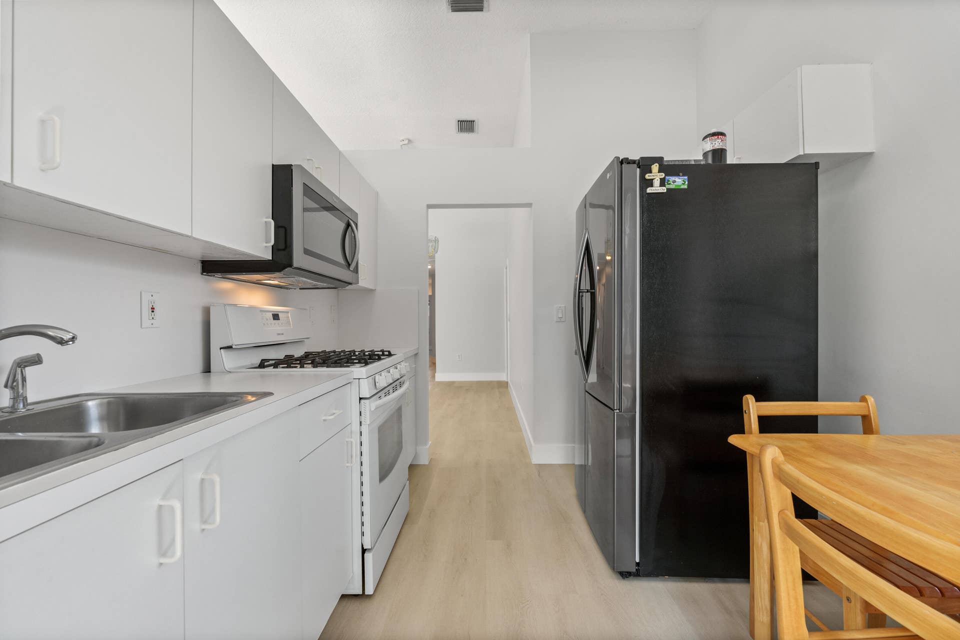 13452 NW 5th Court, Plantation, FL 33325 Natural gas range.