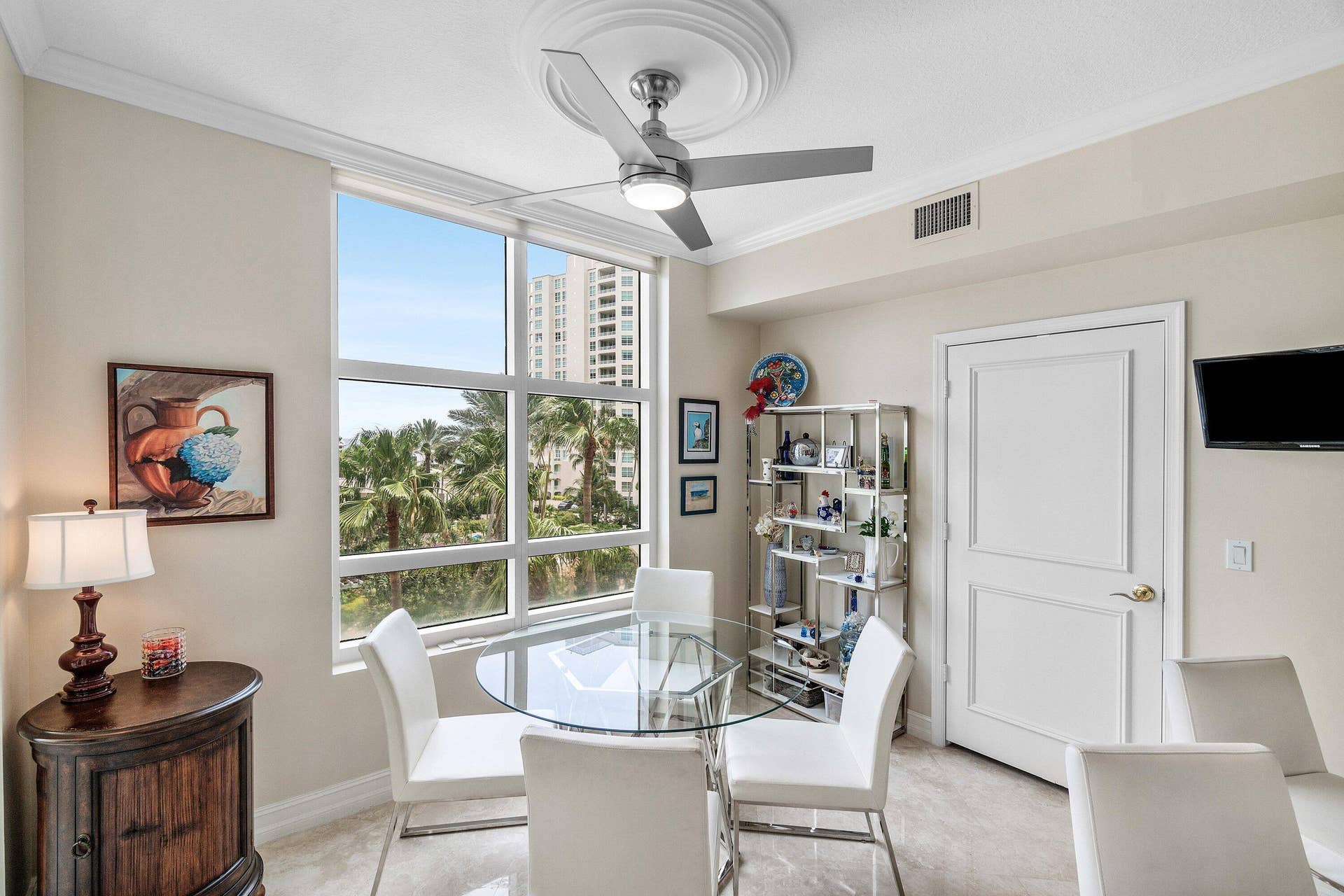 EAT IN KITCHEN & LARGE PANTRY CLOSET