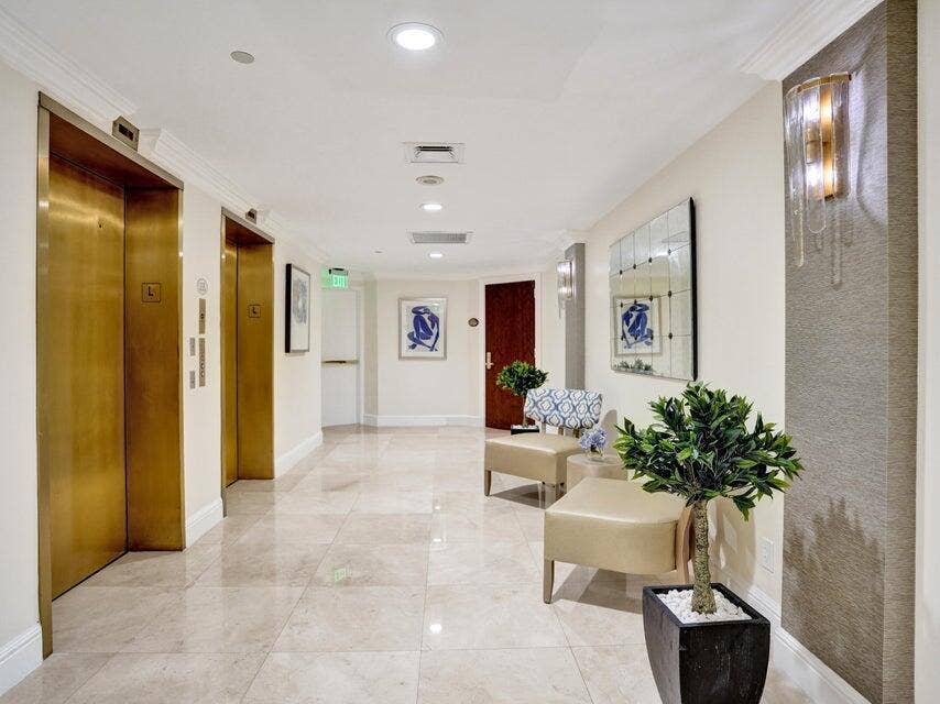 TOSCANA WEST ELEVATORS LOBBY