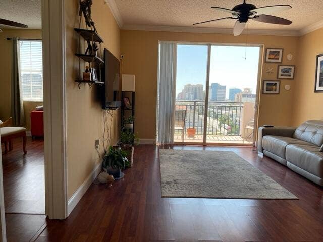 616 Clearwater Park Road, #1207, West Palm Beach, FL 33401 LIVING ROOM SKYLINE VIEW