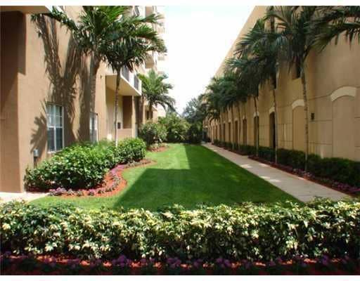 616 Clearwater Park Road, #1207, West Palm Beach, FL 33401 BUILDING AND GARAGE